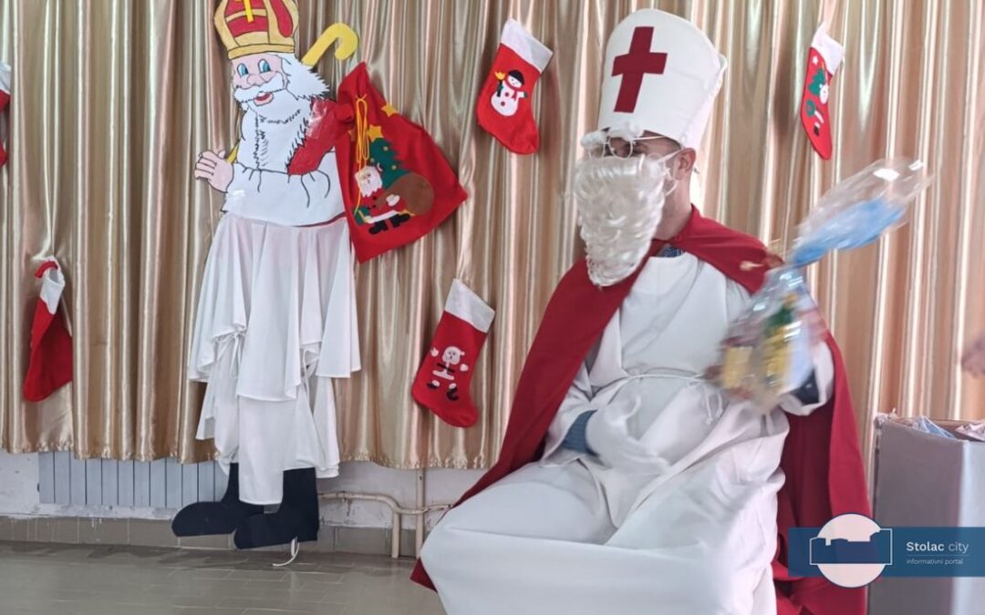 Sveti Nikola darivao djecu