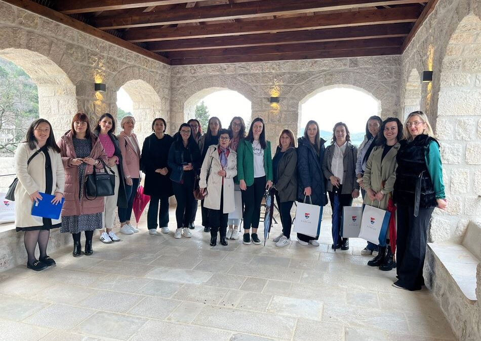 Djelatnice Dječjeg vrtića Stolac na edukativnom predavanju u Slanom